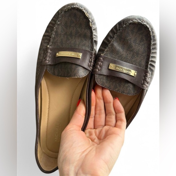 Woman’s Michael Kors Leather Loafers Size 8.5 - Picture 2 of 5